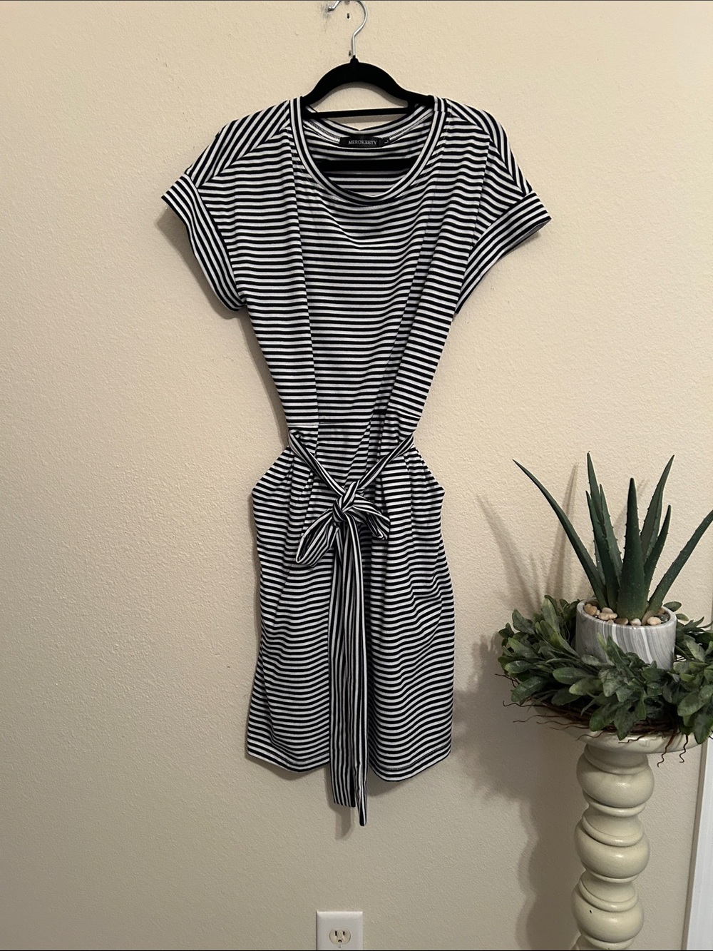 Merokeety Black & White Striped Tie-Front Dress
